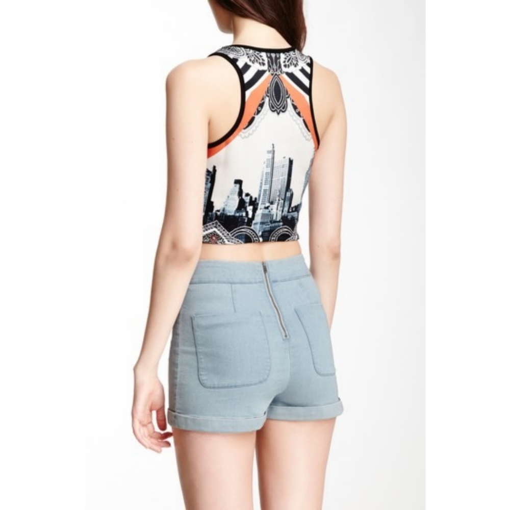 Romeo & Juliet Couture Cityline Crop Top - Picture 2 of 2